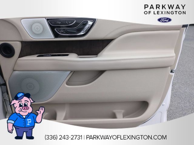 Used 2019 White Lincoln Reserve image 35