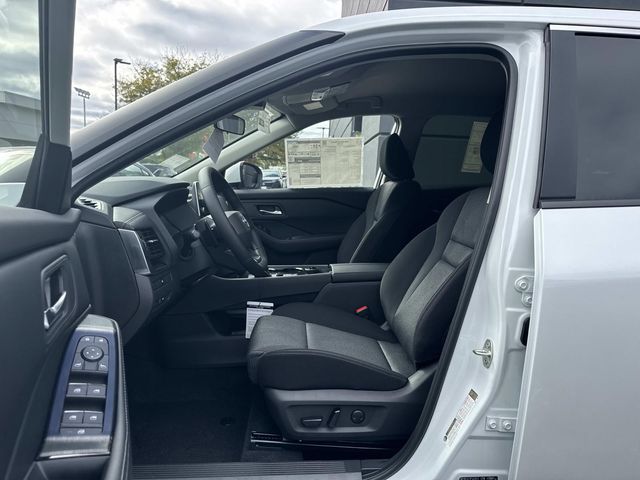 2026 Nissan Rogue SV - Photo 9
