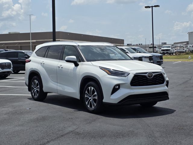 White (Blizzard Pearl) 2021 Toyota Highlander SUV / Crossover Front-Wheel Drive 8-Speed Automatic