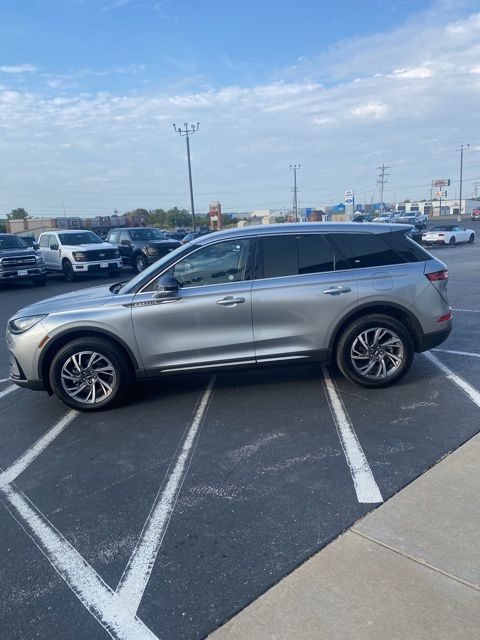 View vehicle photo 4