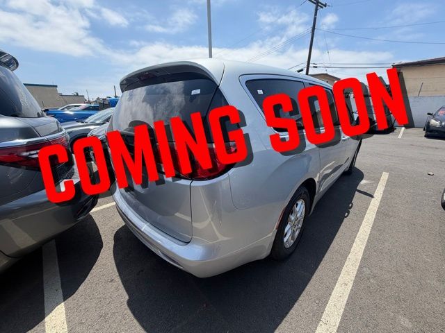 2023 Chrysler Voyager LX's photo