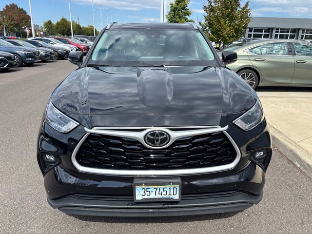 Used 2021 Brown Toyota XLE image 7