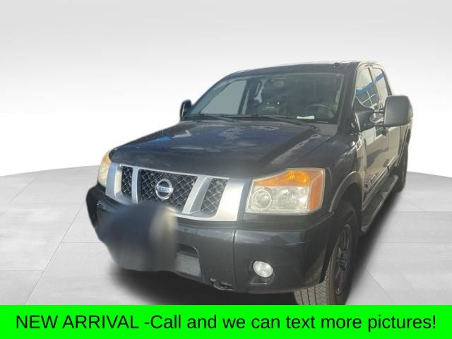 Gray (Magnetic Black) 2015 Nissan Titan PRO-4X Crew Cab 4WD Pickup Truck Four-Wheel Drive 5-Speed Automatic