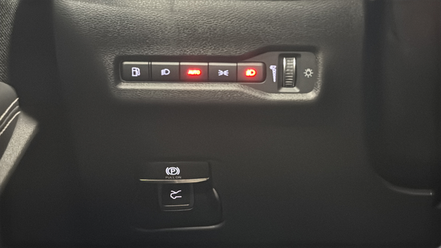 New 2026 Diamond Black Crystal Pearlcoat Jeep Laredo image 29