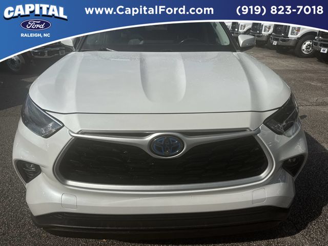 Used 2023 Beige Toyota XLE image 10