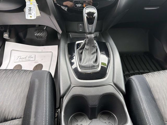 2017 Nissan Rogue - Image 20
