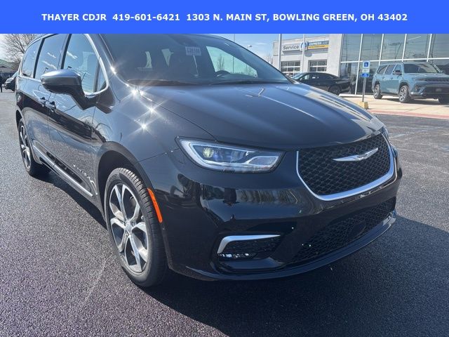 new 2026 Chrysler Pacifica Pinnacle 4D Passenger Van