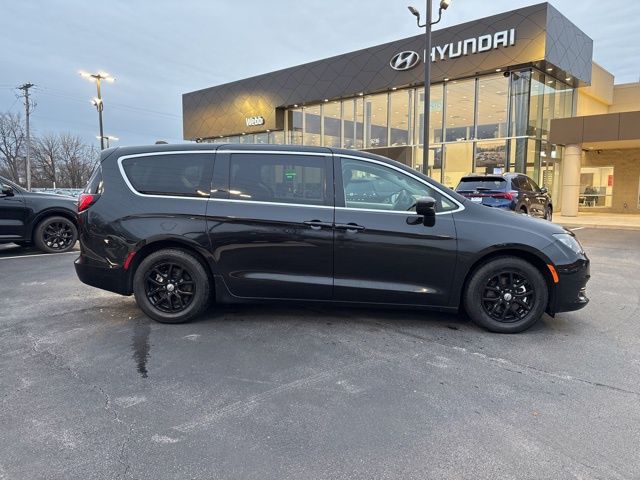 Used 2023 Black Chrysler LX image 3