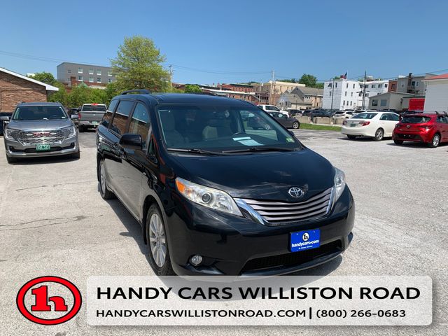 2017 Toyota Sienna XLE V6 AWD 7-Passenger's photo