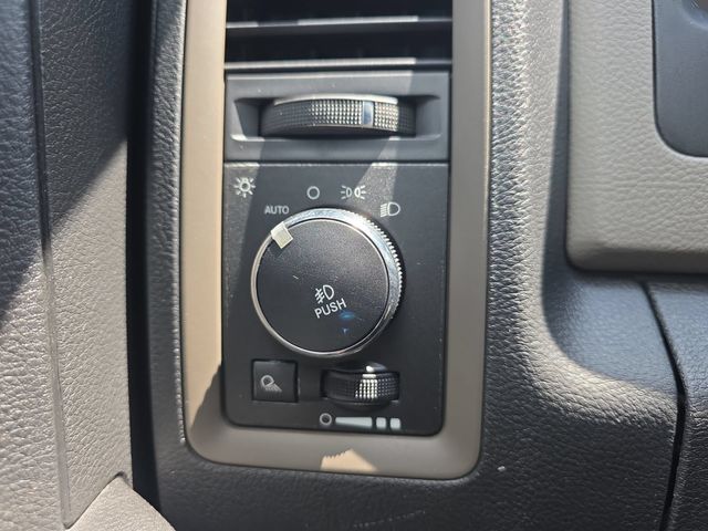 Used 2012 Mineral Gray Clearcoat Metallic Ram Express image 24