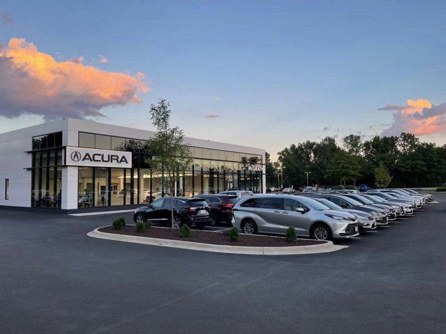 Used 2019 White Toyota XLE image 26