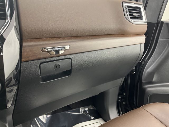 2023 Nissan Titan Platinum Reserve photo