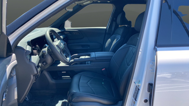 New 2027 White Kia X-Pro SX-Prestige image 9
