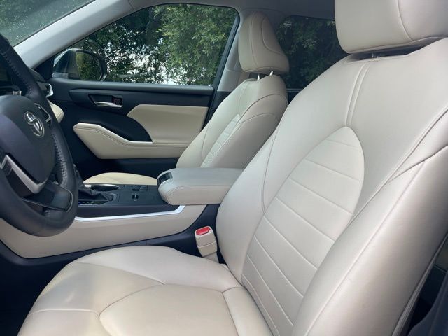 Used 2025 Toyota Highlander SUV
