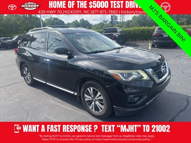 2017 Nissan Pathfinder SV 2WD's photo