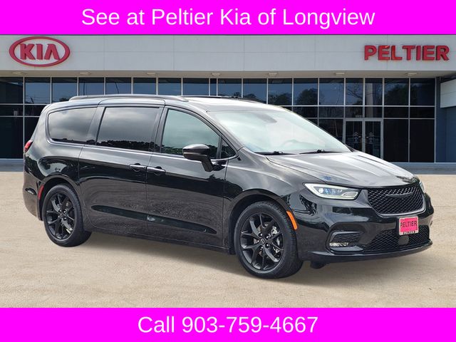 Diamond Black Crystal Pearlcoat 2025 Chrysler Pacifica Minivan Front-Wheel Drive 9-Speed Automatic
