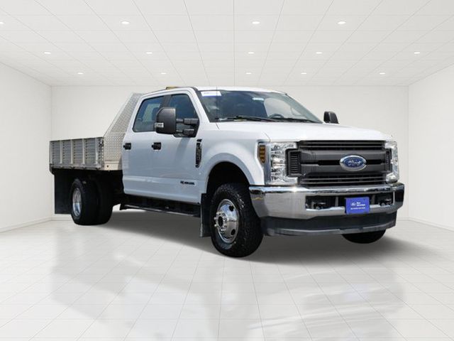 Oxford White 2018 Ford F-350 Super Duty Chassis Pickup Truck Four-Wheel Drive 6-Speed Automatic