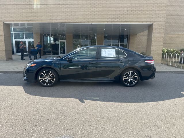 2020 Toyota Camry photo 1