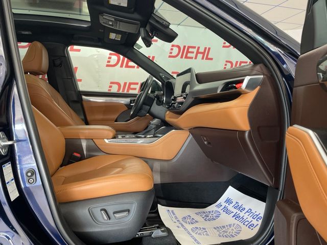 Used 2021 Toyota Highlander Hybrid SUV