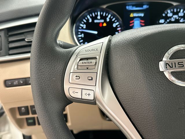 2016 Nissan Rogue SV White at Rafferty Subaru
