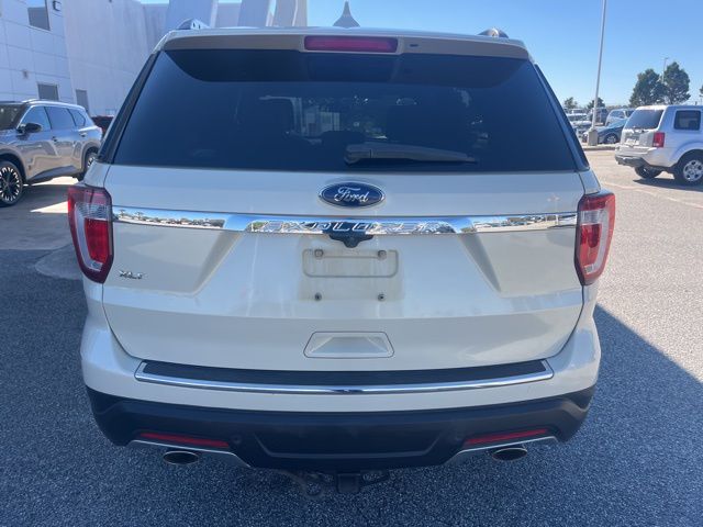 Used 2018 Silver Ford XLT image 28