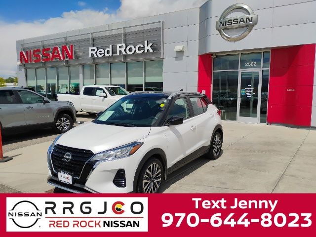 Aspen White/Super Black 2023 Nissan Kicks SUV / Crossover Front-Wheel Drive Continuously Variable Transmission