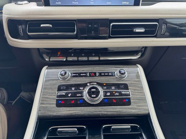 Used 2020 White Lincoln Black Label Grand Touring image 29