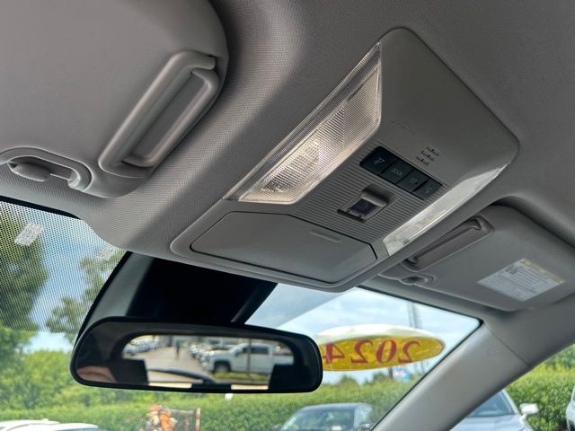 2024 Toyota RAV4 XLE - Photo 30