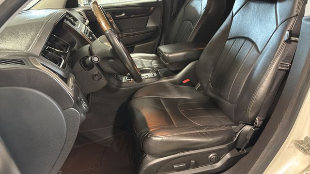 Used 2014 White Diamond Clearcoat GMC Denali image 9