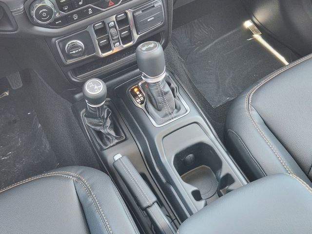 2025 Jeep Wrangler Sahara photo