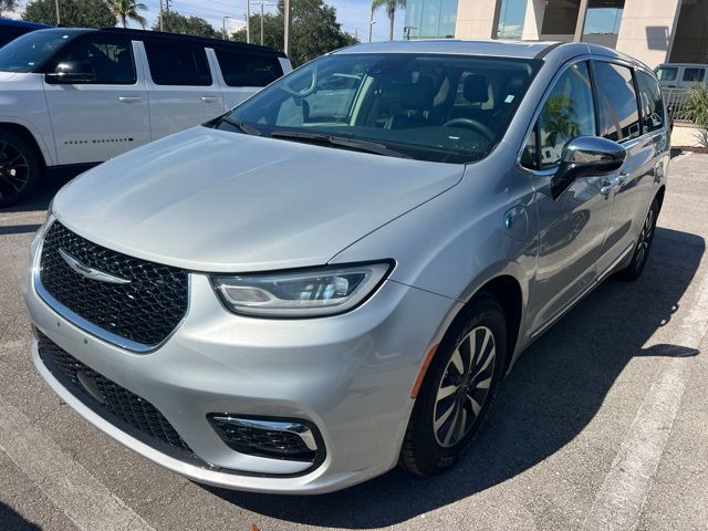 2023 Chrysler Pacifica Hybrid Limited FWD