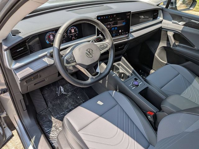 2025 Volkswagen Tiguan SE - Photo 11