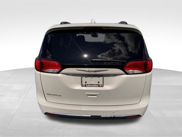 2017 Chrysler Pacifica Touring L 4