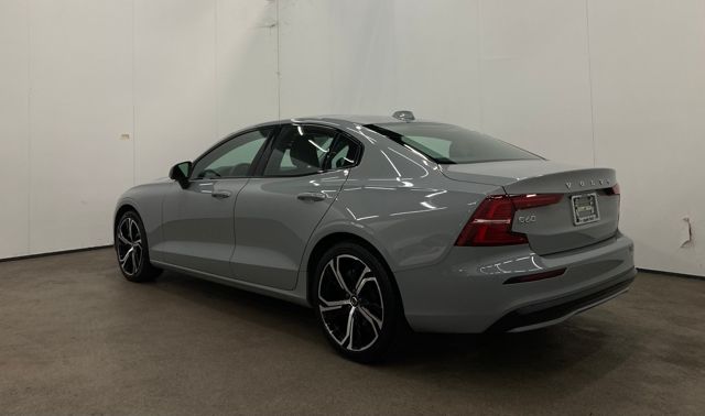 2024 Volvo S60 B5 Core Dark Theme