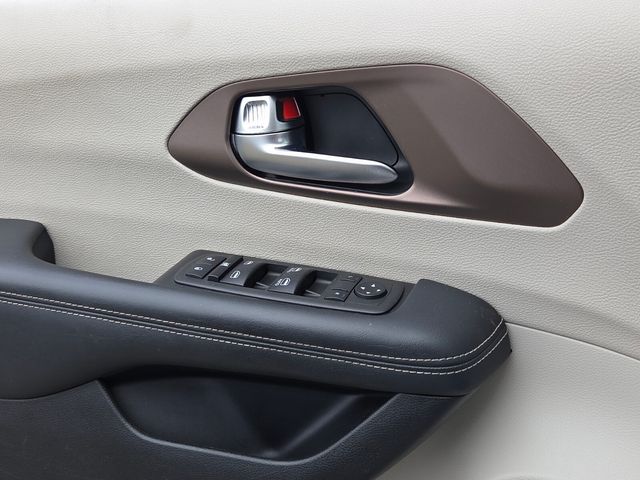 Used 2023 Silver Chrysler LX image 27