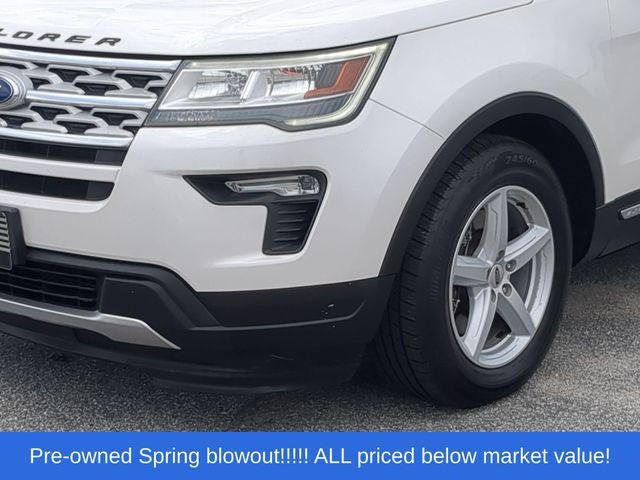 Used 2019 White Platinum Clearcoat Metallic Ford XLT image 17