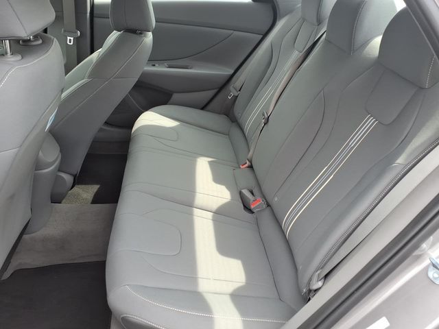 2023 Hyundai Elantra - Image 22