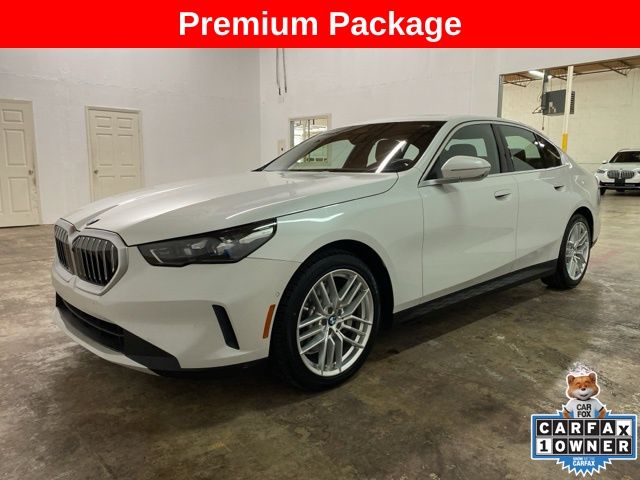 White Metallic 2025 BMW 5 Series 530i RWD Sedan Rear-Wheel Drive 8-Speed Automatic