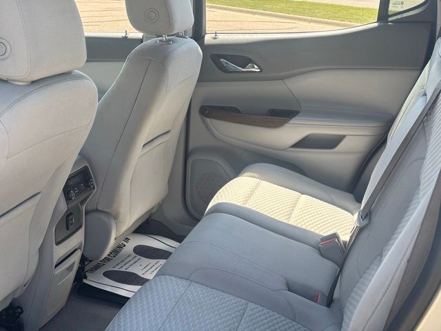 2017 GMC Acadia SLE-2