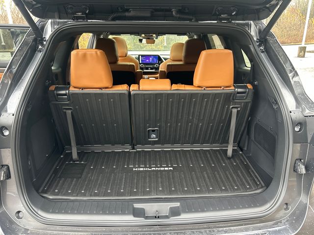 new 2025 Toyota Highlander Hybrid car, priced at $57,546