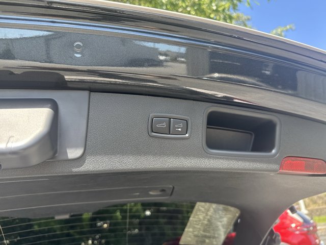 Used 2025  Porsche Base image 13
