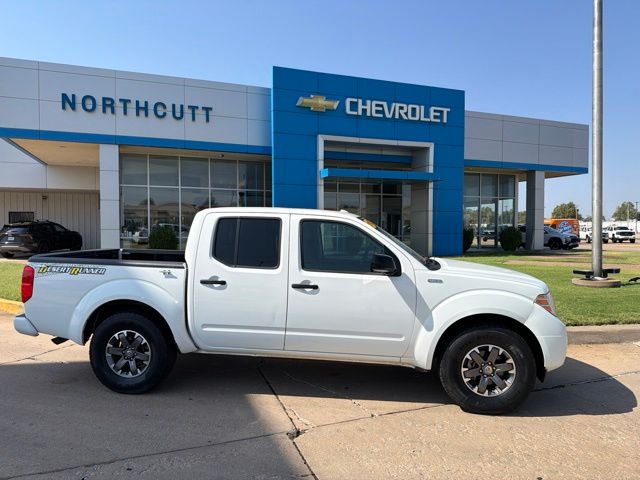 Glacier White 2016 Nissan Frontier Pickup Truck 4X2 5-Speed Automatic Overdrive