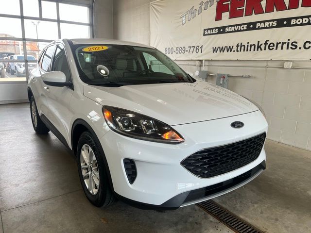 2021 Ford Escape SE photo