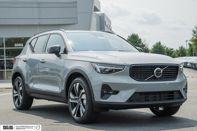 Gray (Vapour Grey Metallic) 2026 Volvo XC40 SUV / Crossover All-Wheel Drive Automatic