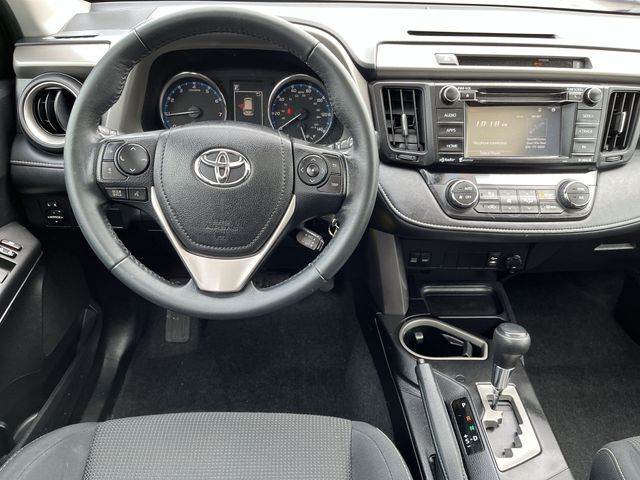 Used 2016  Toyota XLE image 13
