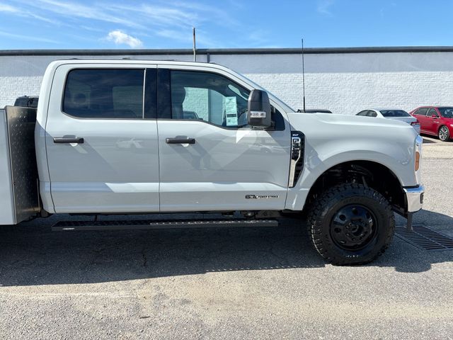 New 2025 Avalanche Ford F-350® XLT image 12