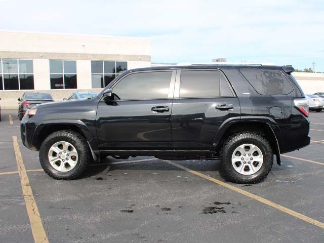 Used 2016 Midnight Black Metallic Toyota SR5 image 7