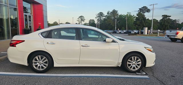 Glacier White 2017 Nissan Altima 2.5 S Sedan Front-Wheel Drive Continuously Variable Transmission