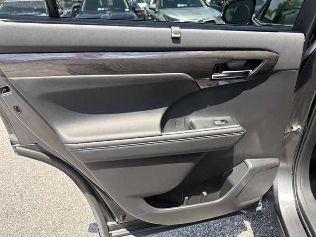 Used 2024 Toyota Highlander SUV