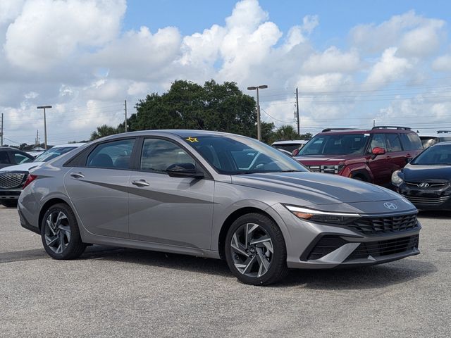 Fluid Metal 2025 Hyundai Elantra Sedan Front-Wheel Drive Continuously Variable Transmission